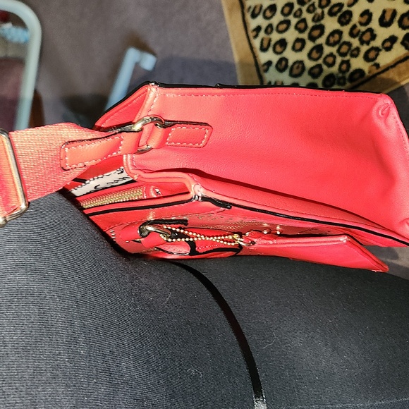 Juicy Couture Red Tote Bag with Structured Design and Leather-like Material - Picture 4 of 11